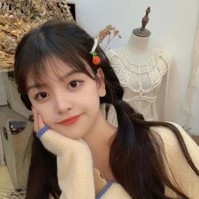 葡萄架下的女神